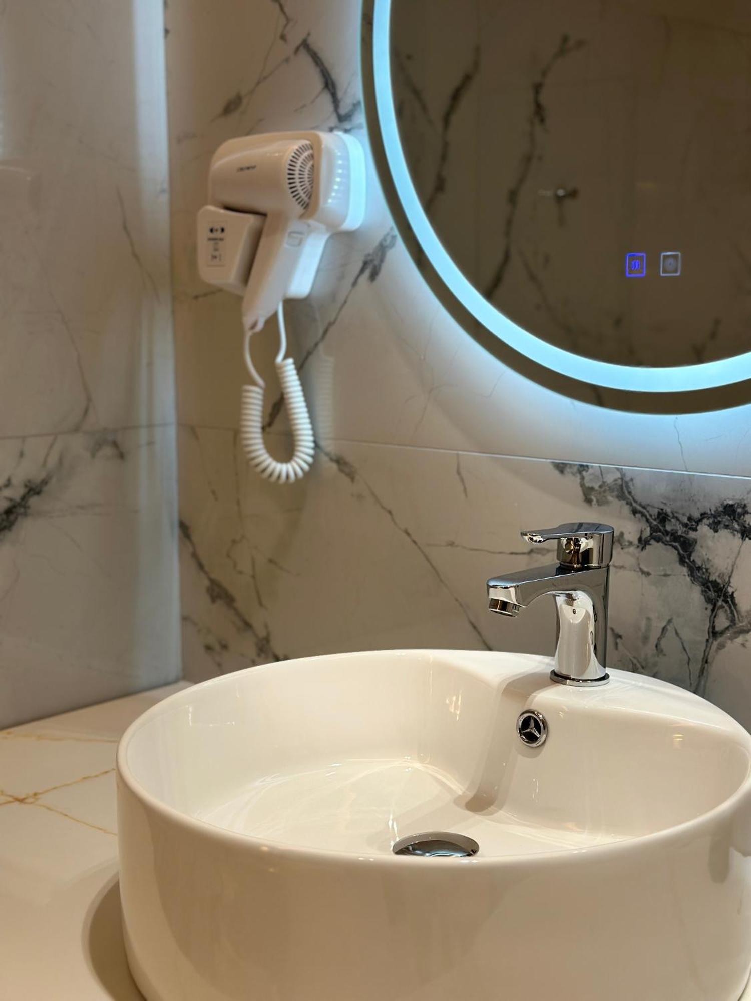 שקודר The Roots Boutique Hotel מראה חיצוני תמונה